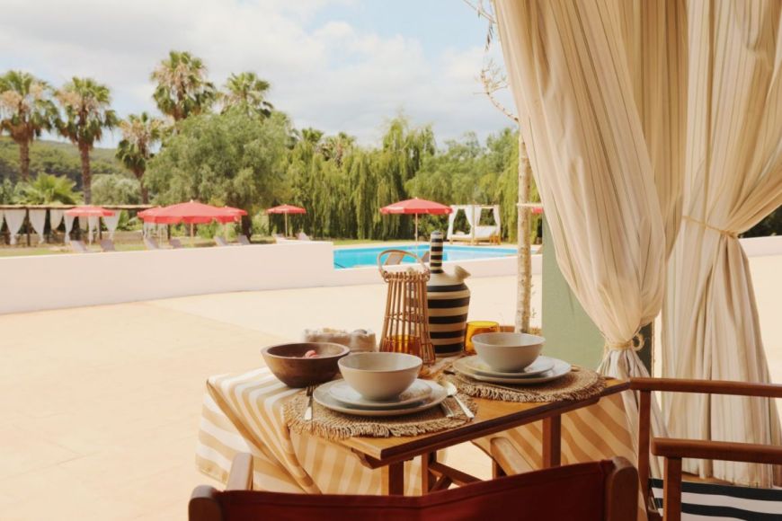 Terraza habitación vista piscina