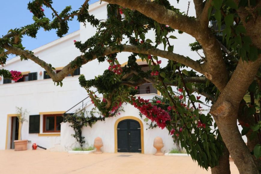 Detalle entrada casa de campo